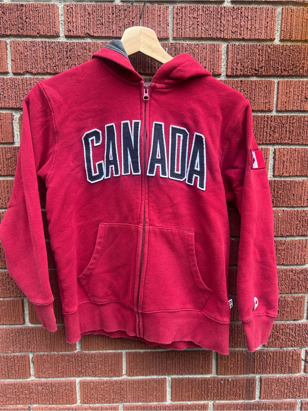 Hudson’s Bay Vancouver 2010 Olympics Team Canada Red Zip Hoodie Boys 10/12